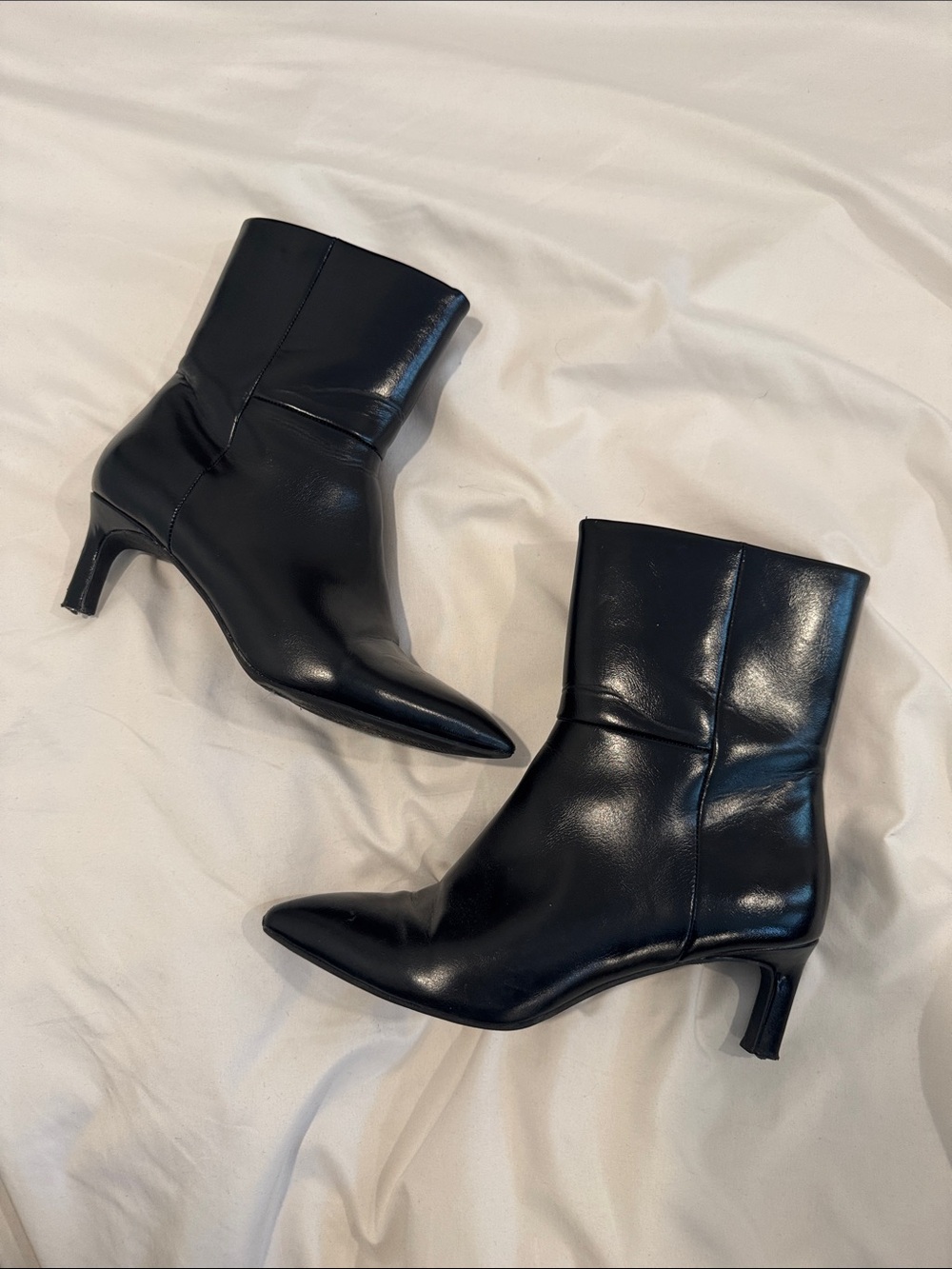 Women's Black Pointed-Toe Mid-Heel Ankle Boots